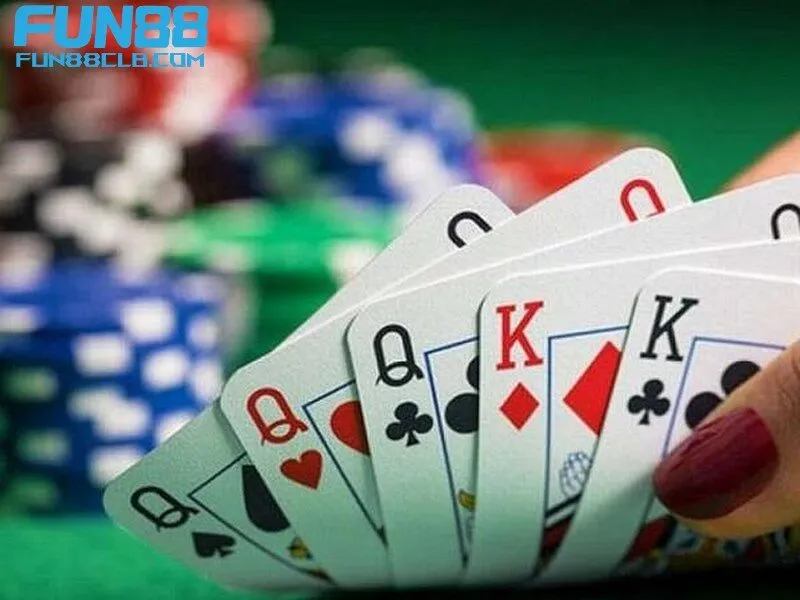 Phỏm là một trò chơi giải trí đậm chất dân gian hấp dẫn, đáng tham gia nhất